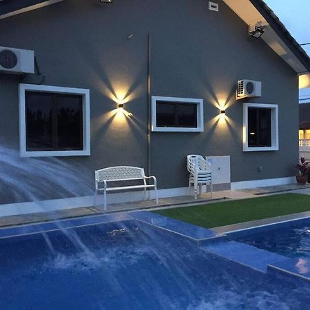 Melaka Beach Villa Kelebang Besar Exterior foto