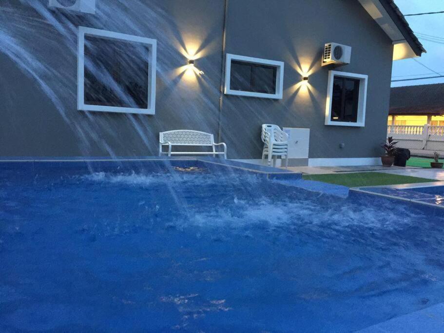Melaka Beach Villa Kelebang Besar Exterior foto