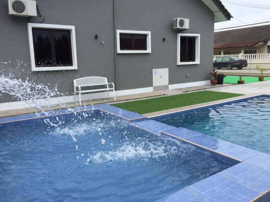 Melaka Beach Villa Kelebang Besar Exterior foto
