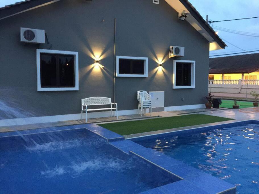 Melaka Beach Villa Kelebang Besar Exterior foto